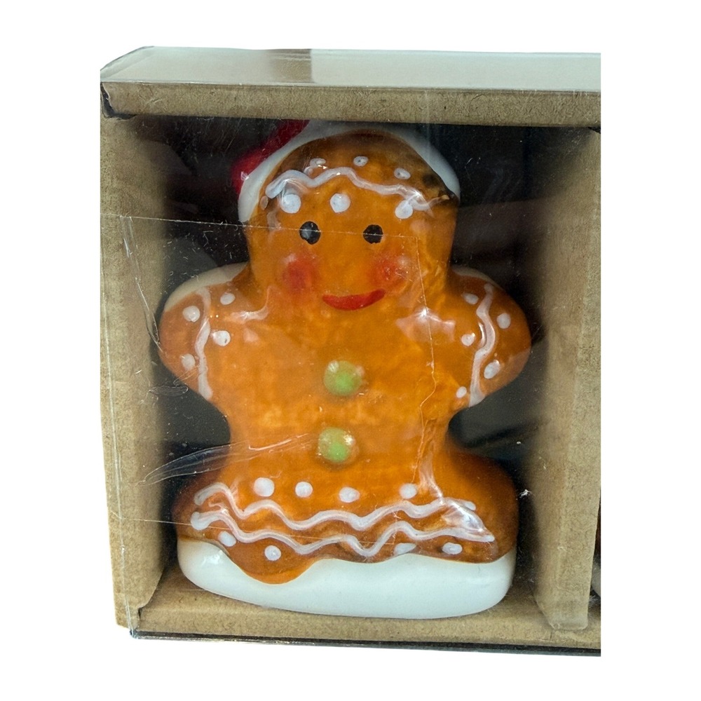 NEW Amici Home Gingerbread Men Holiday Ceramic Salt and‎ Pepper Shakers